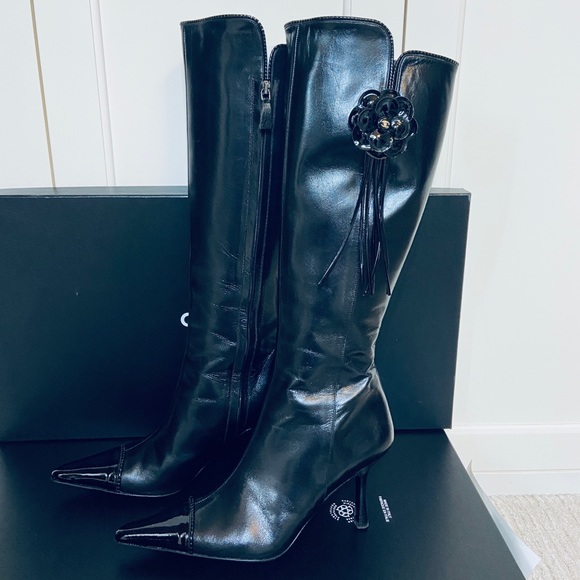 ⭐️SOLD⭐️ Chanel Camellia Flower Boots - Picture 6 of 8